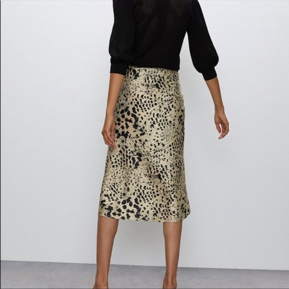 NEOT Aritzia MIDI Leopard Silky Slip skirt - Picture 3 of 12